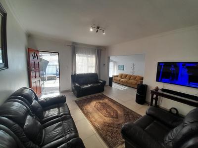 House For Rent in Rondebosch East, Cape Town